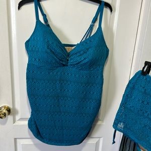 Woman’s plus 2 piece bathing suit